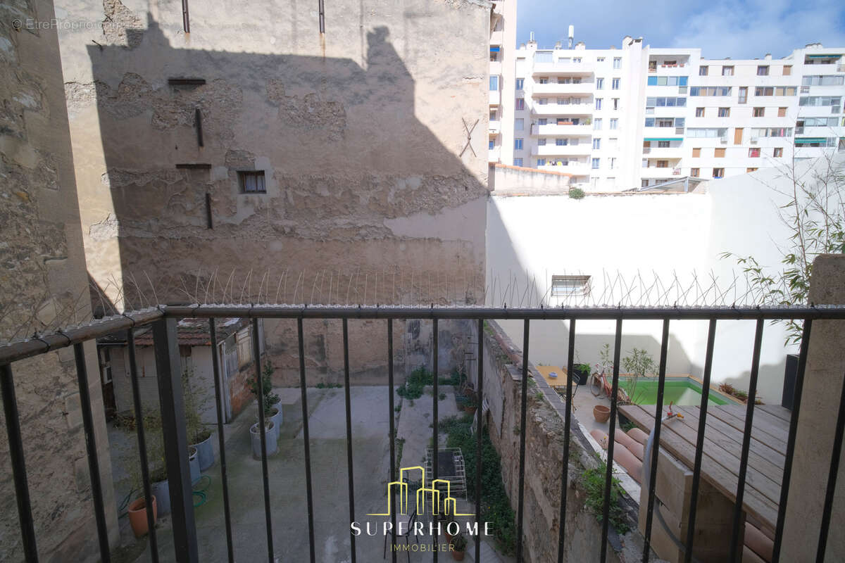 Appartement à MARSEILLE-4E