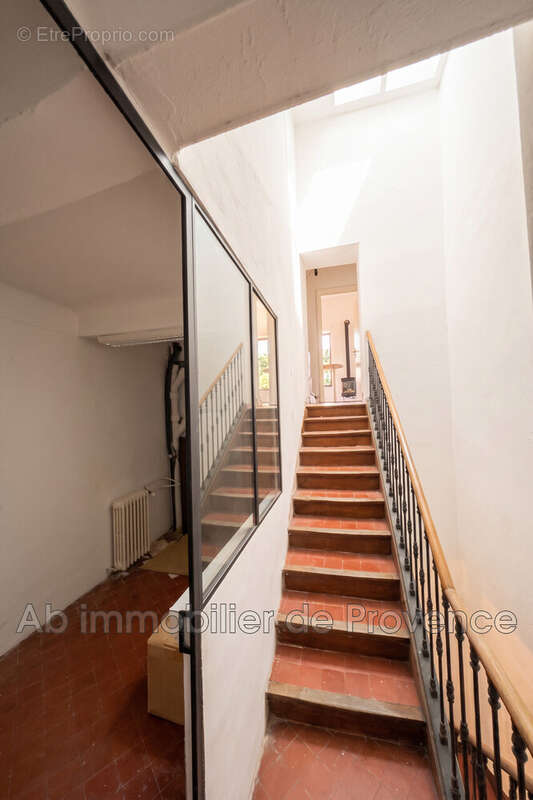 Maison 273 m² à Lauris  - photo 7