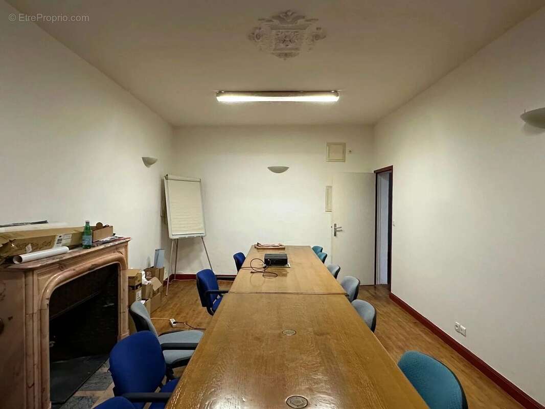 Immeuble à usage mixte à Saint-Savin – Emplacement idéal et revenue potentiel - photo 4