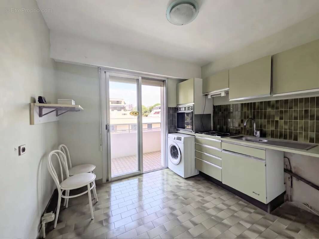 St-Laurent-du-Var / Le Port – Trois pièces d’exception – Appartement traversant et lumineux – Vue dégagée – Résidence avec pisci - photo 4