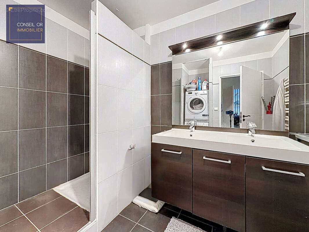 Appartement à SAINT-GENIS-LAVAL