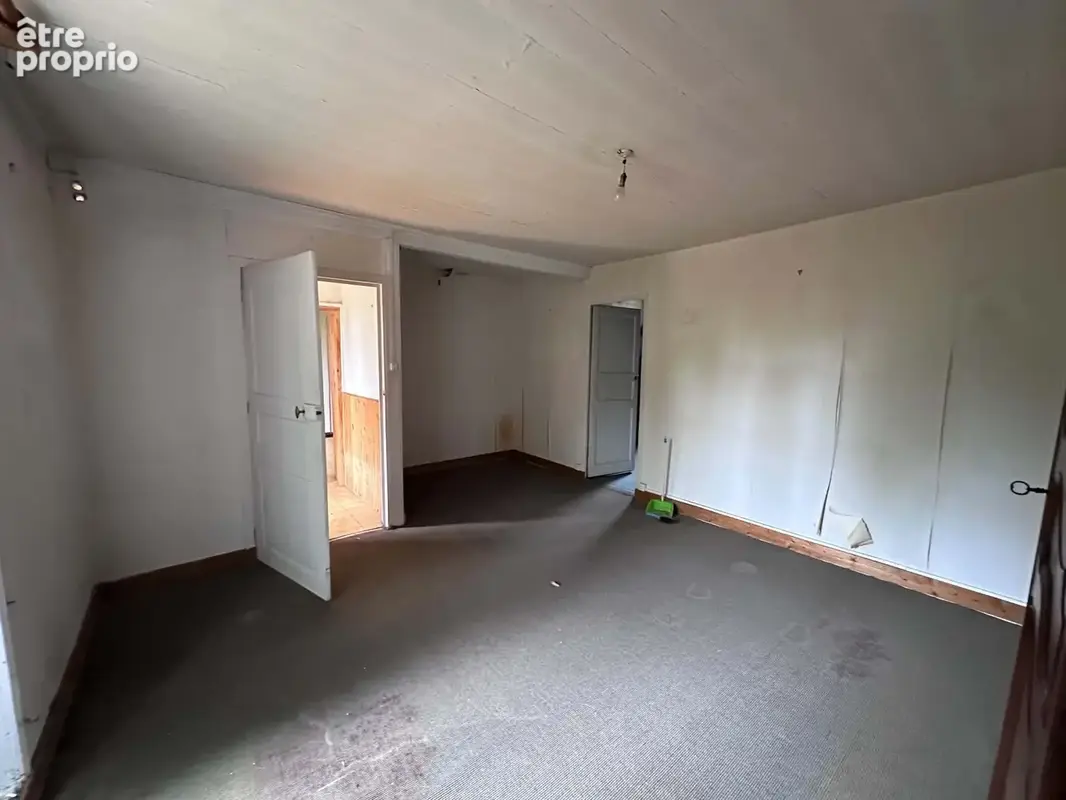 Maison 8 pièces 136 m² à vendre à Charensat (63640) - photo 6