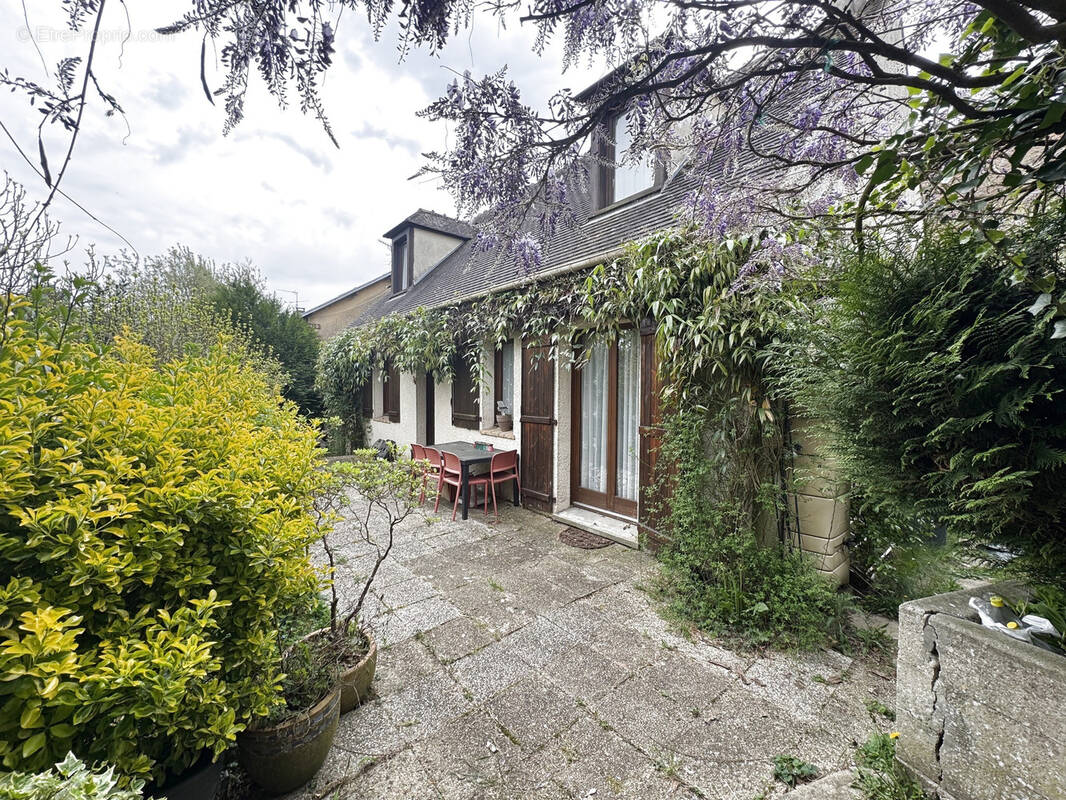 Maison à SURVILLIERS