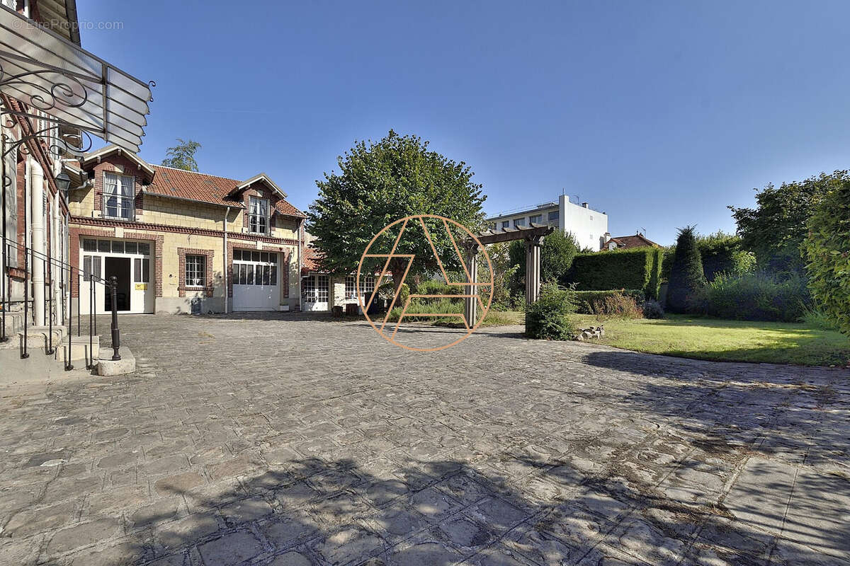 Maison à SAINT-MAUR-DES-FOSSES