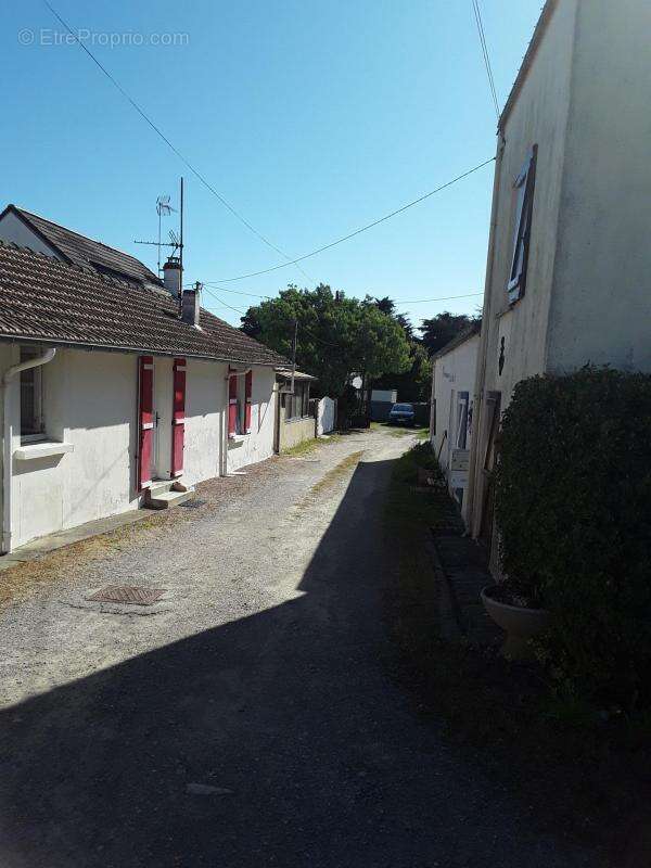 Jolie petite maison située à 840m du front de mer (plage  port Giraud).De 34,5m2 - photo 13