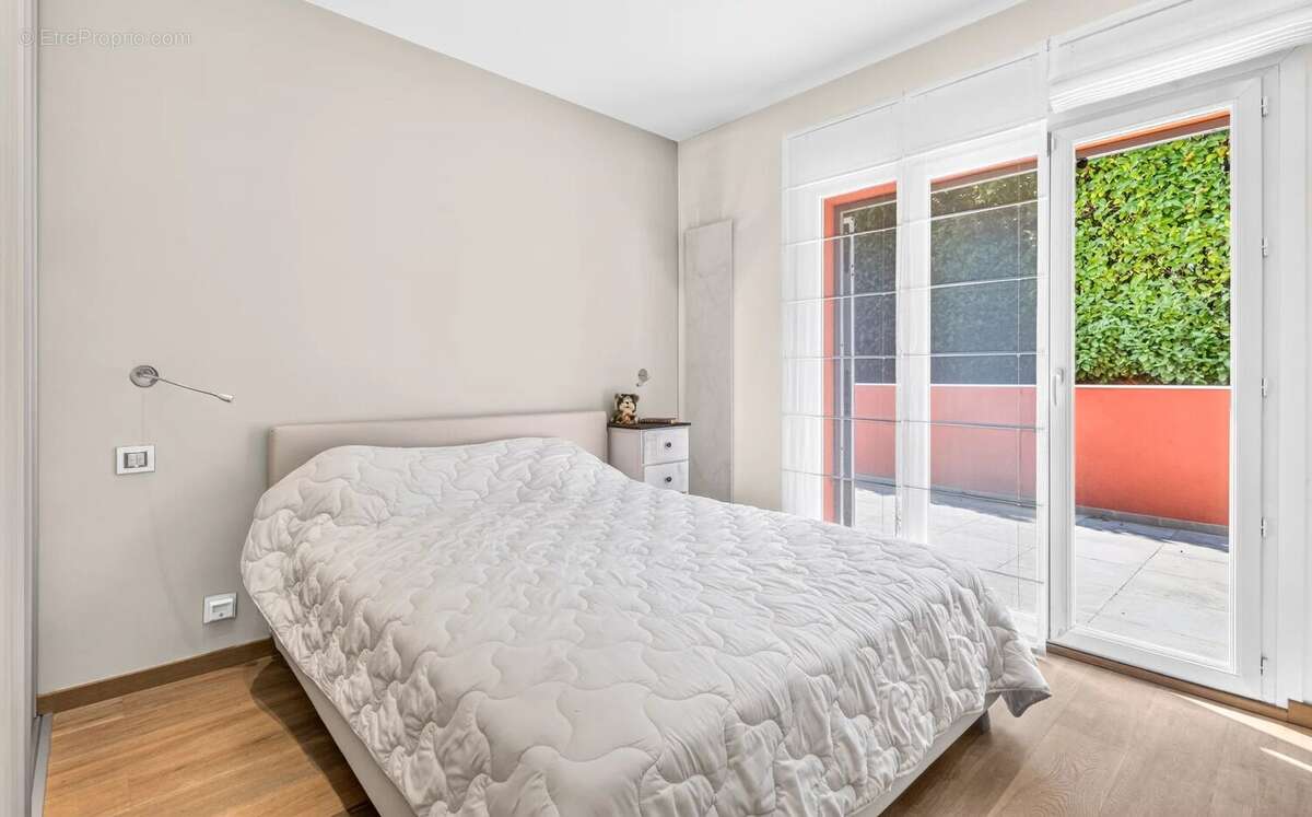 MOUGINS- belle villa individuelle de plain pied avec studio et piscine - photo 7