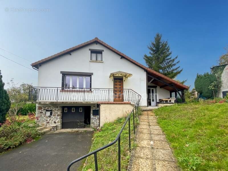 Maison à TAVAUX-ET-PONTSERICOURT