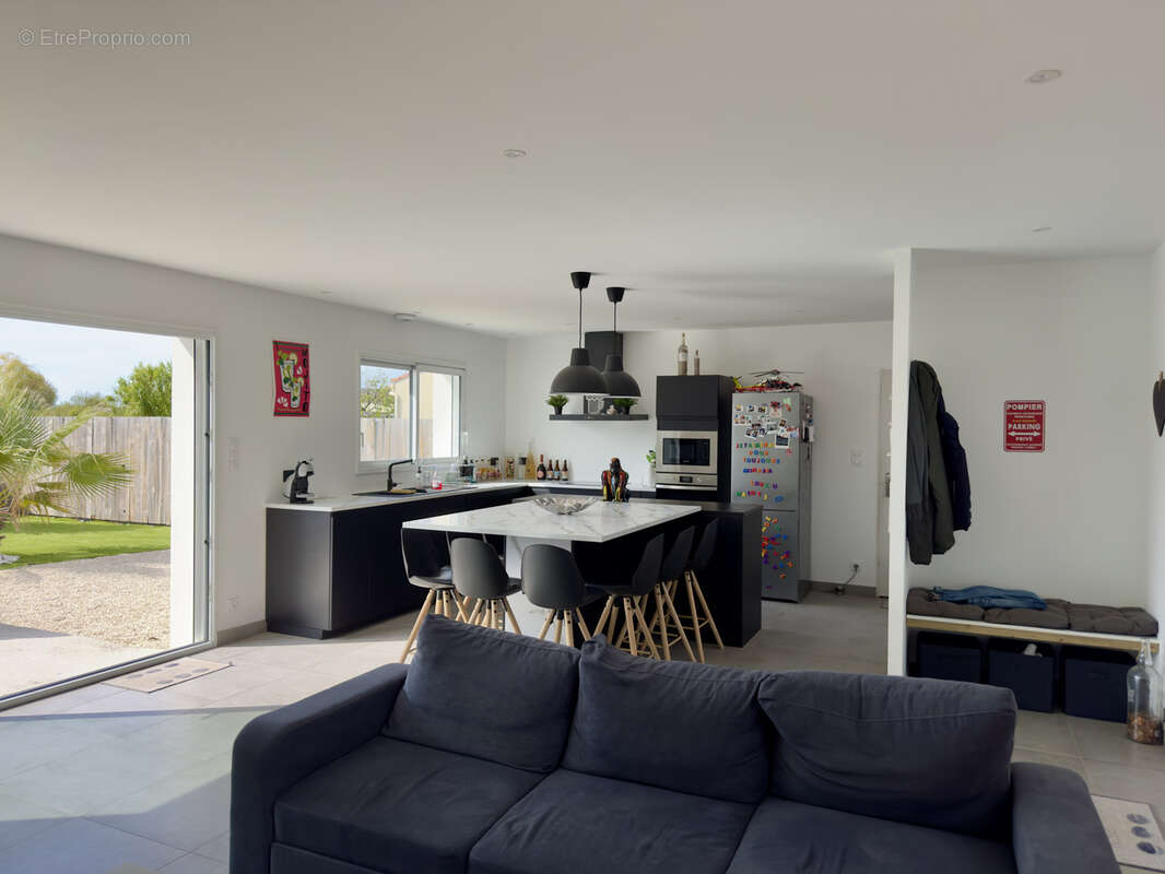 Maison à CHAMPAGNE-LES-MARAIS