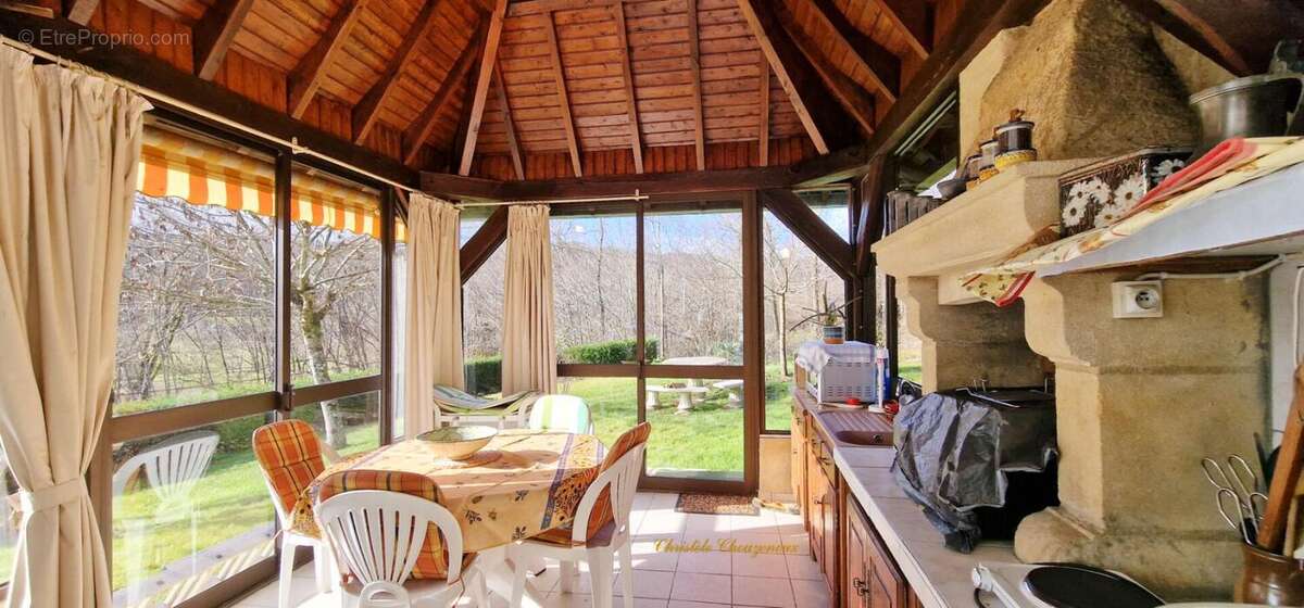 Maison à TERRASSON-LAVILLEDIEU