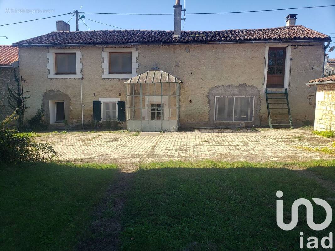 Photo 1 - Maison à GENOUILLE