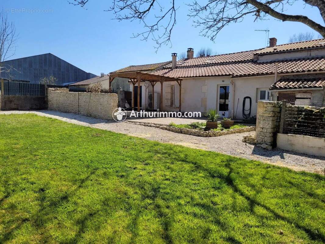 Maison à POURSAY-GARNAUD