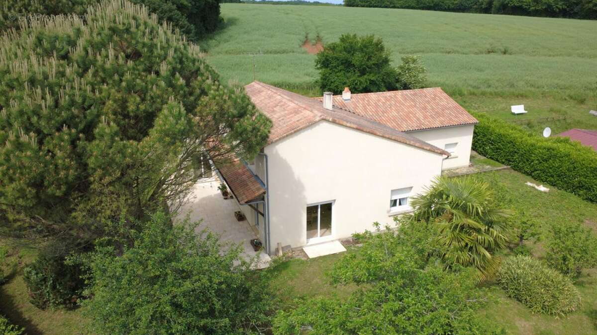 Maison à Ligugé de 230 m2 , 4 chambres +1 studio indépendant, jardin, garage - photo 18