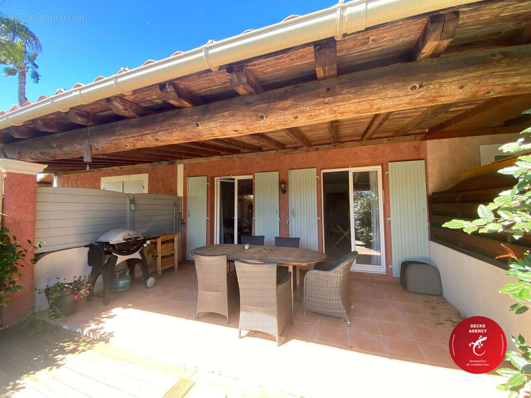 Maison à ROQUEBRUNE-SUR-ARGENS