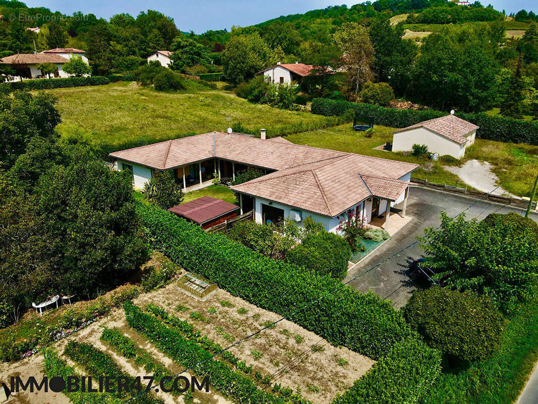 Villa de plain pied avec local professionnel - photo 2