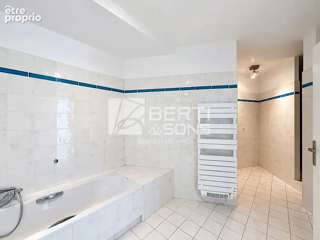 Mandelieu minelle - vaste 4 pieces en rez-de-jardin dans domaine securise - gardien piscine garage parking ext - photo 9