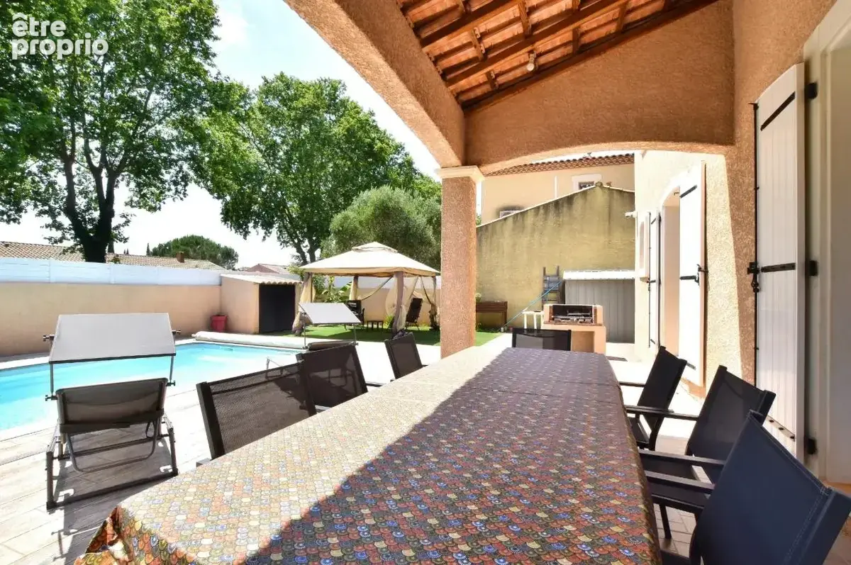 Villa familiale avec piscine et garage - photo 10