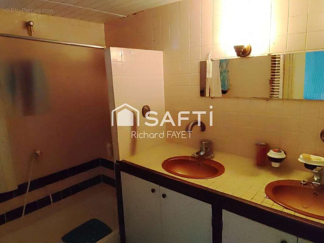 Maison 195 m² à Sainte-Ramee  - photo 8