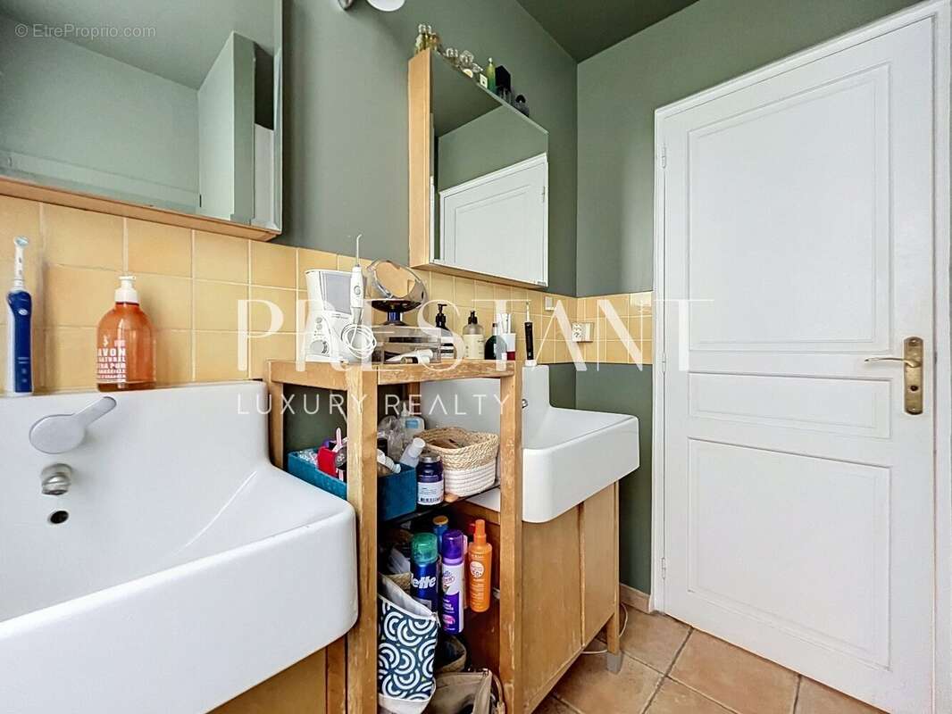 Appartement à PARIS-10E