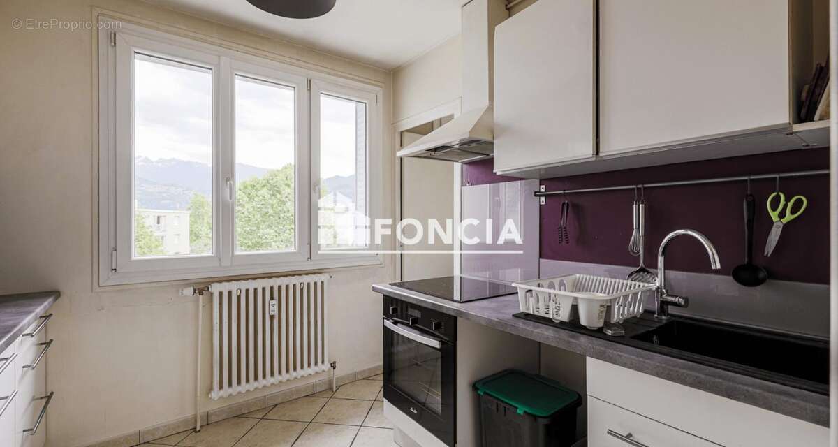 Appartement à SAINT-MARTIN-D'HERES