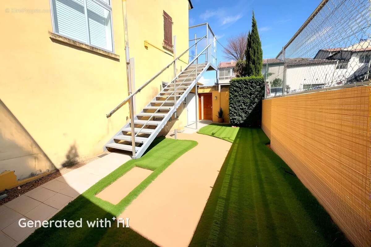 Appartement à SAINT-JULIEN-LES-ROSIERS