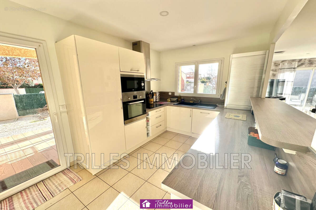 Maison à SAINT-LAURENT-DE-LA-SALANQUE