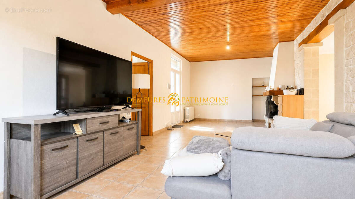 Maison 182 m² à Saint-Yrieix-Sur-Charente  - photo 4
