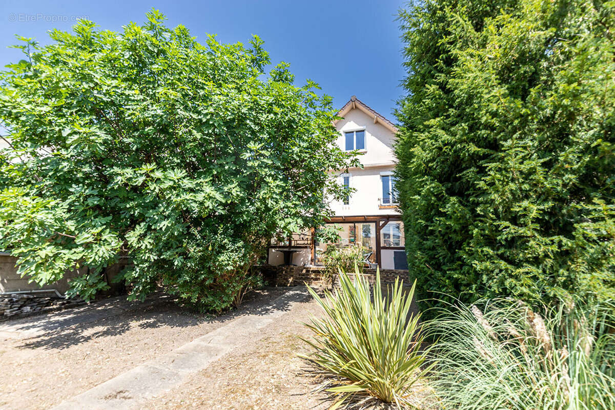 Maison à VERRIERES-LE-BUISSON