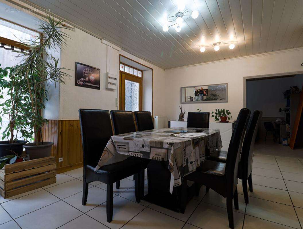 Maison Moulin Mage maison rénovée de 140 m² au coeur du village - photo 10