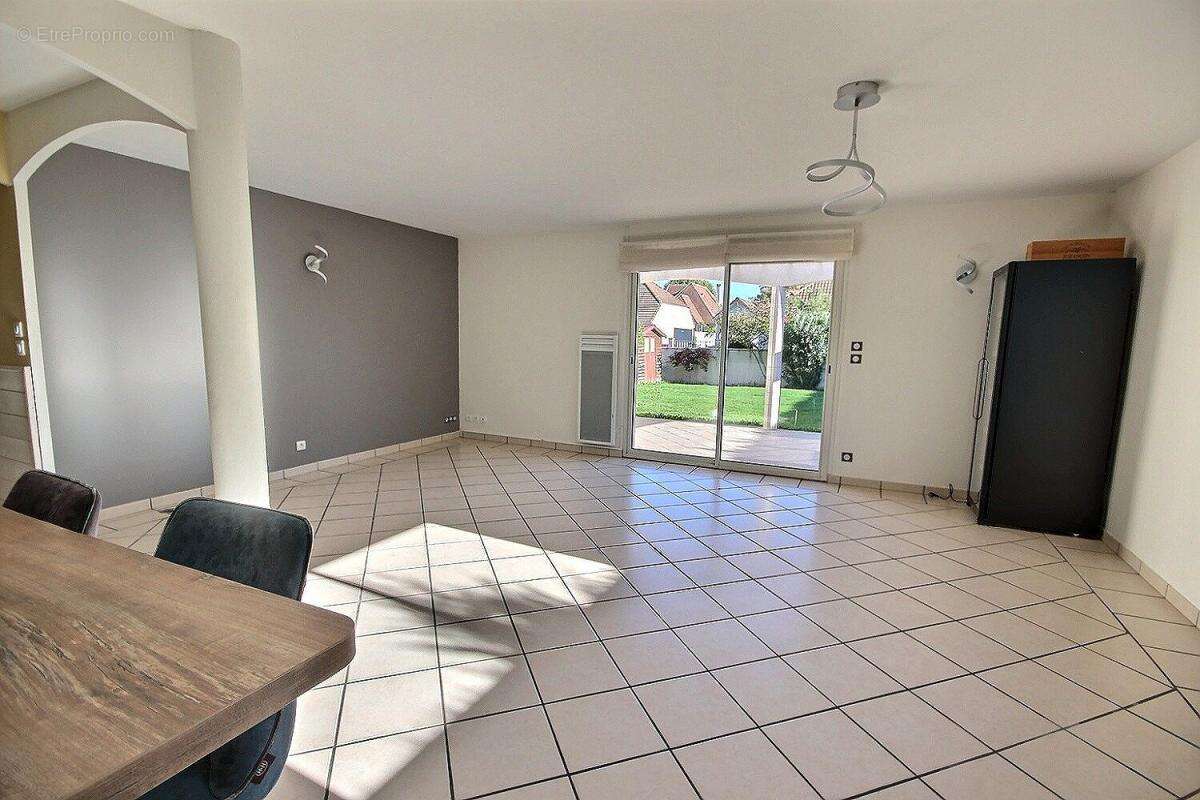 Maison à SERRES-CASTET