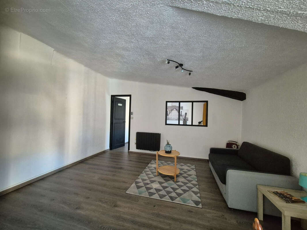 Appartement à REGUSSE