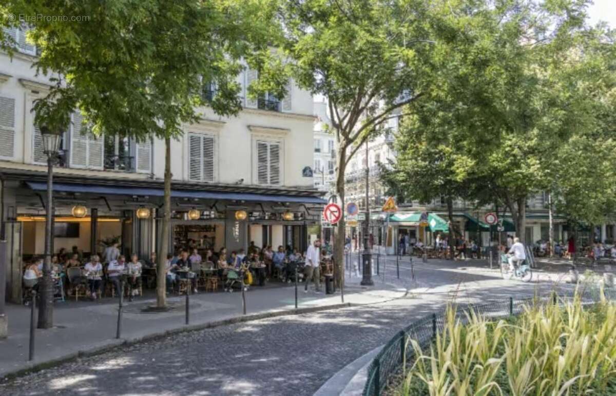 Paris 17e – Rue Truffaut / Batignolles – 2 pièces au calme, rénové, meublé et prêt à vivre - photo 18