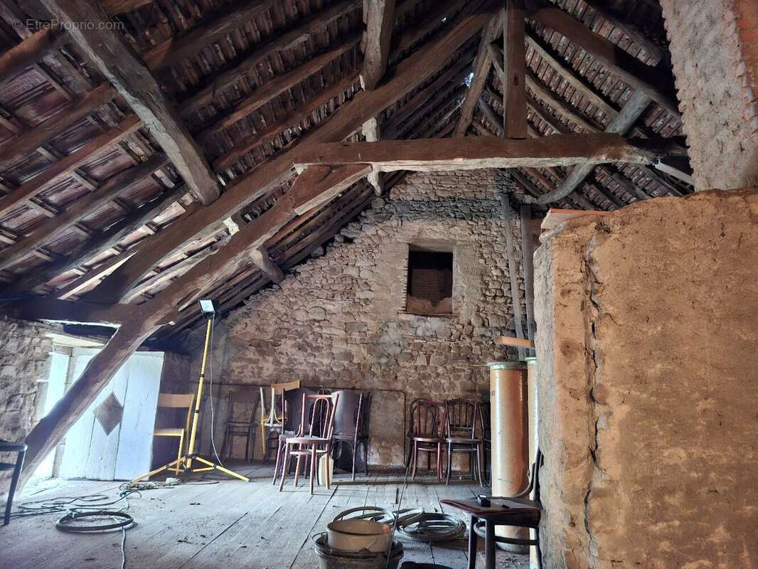 Maison avec grandes dépendances pour habitation et/ou projets divers - photo 12