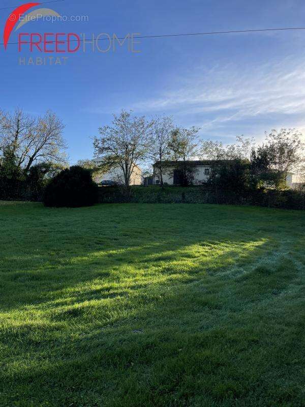 Terrain à AUBIE-ET-ESPESSAS