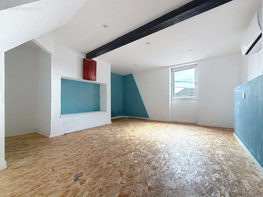 Maison à SAINT-BONNET-LA-RIVIERE