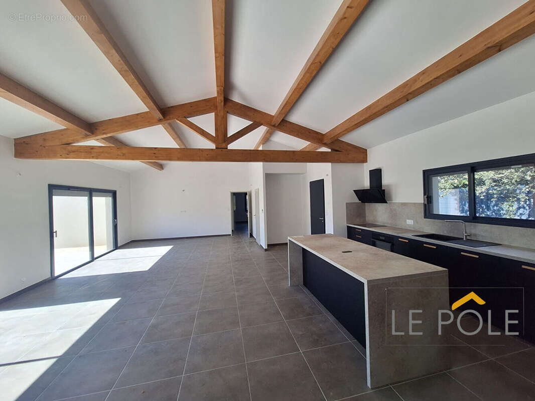 Maison à MORNAS