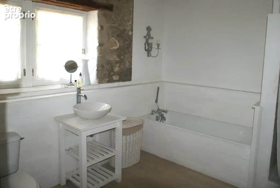 A VOIR. Belle maison en pierre de 4 chambres avec dépendances et vues sur terrain d'environ 2811m2 - photo 23