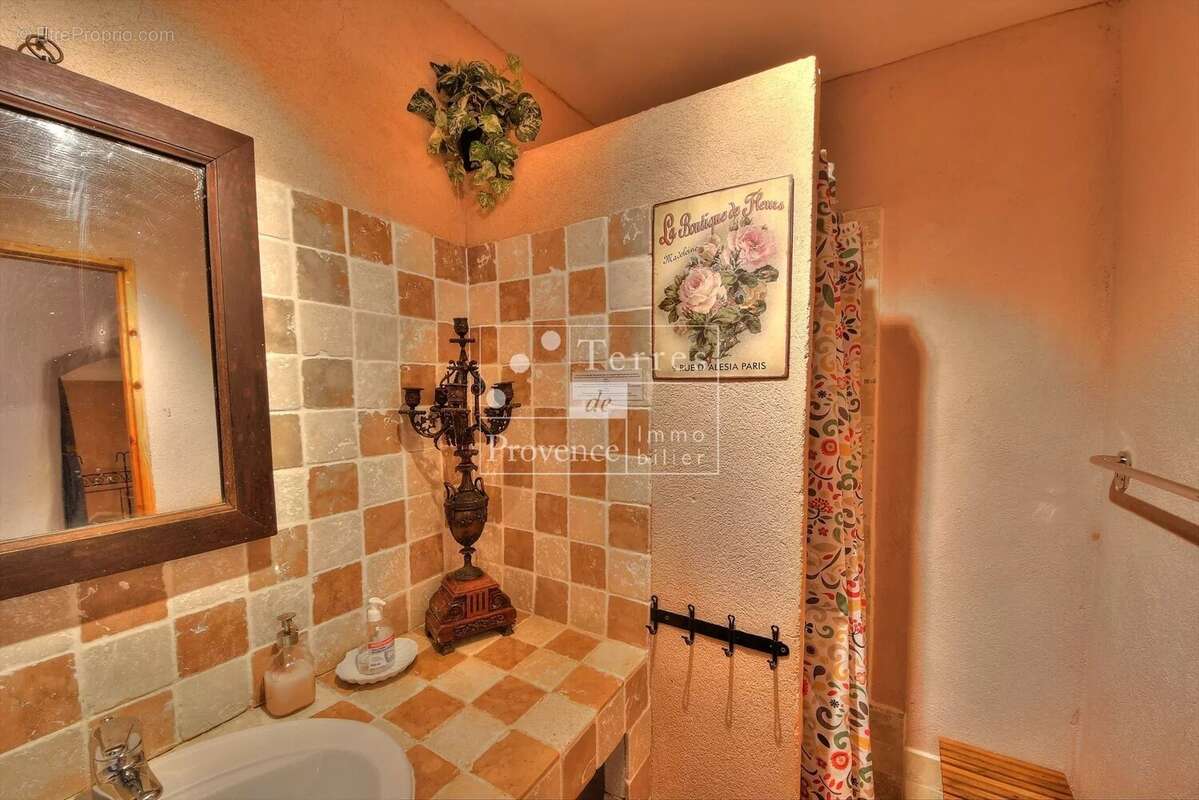 Maison à SAINT-LAURENT-DU-VERDON