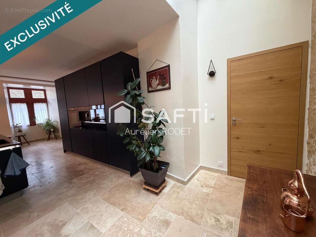 Maison 270 m² à Reuilly  - photo 6