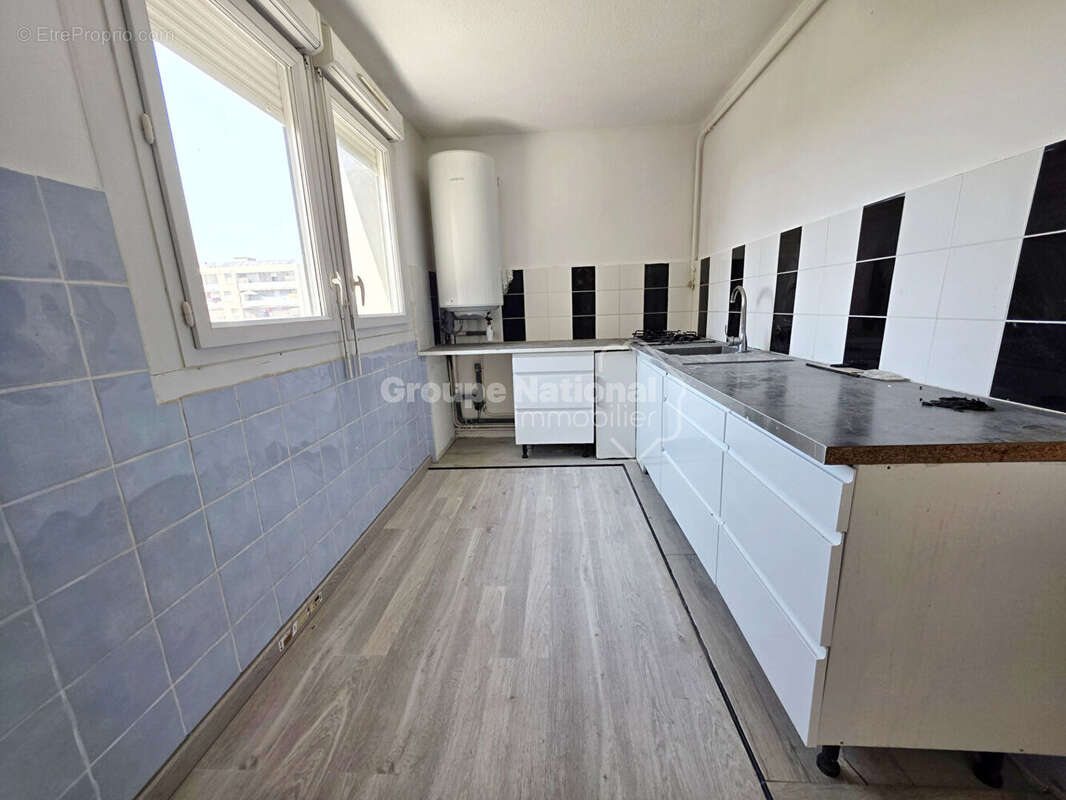 Appartement T5 de 96 m² avec terrasse, ascenseur et cave, Miramas - photo 4