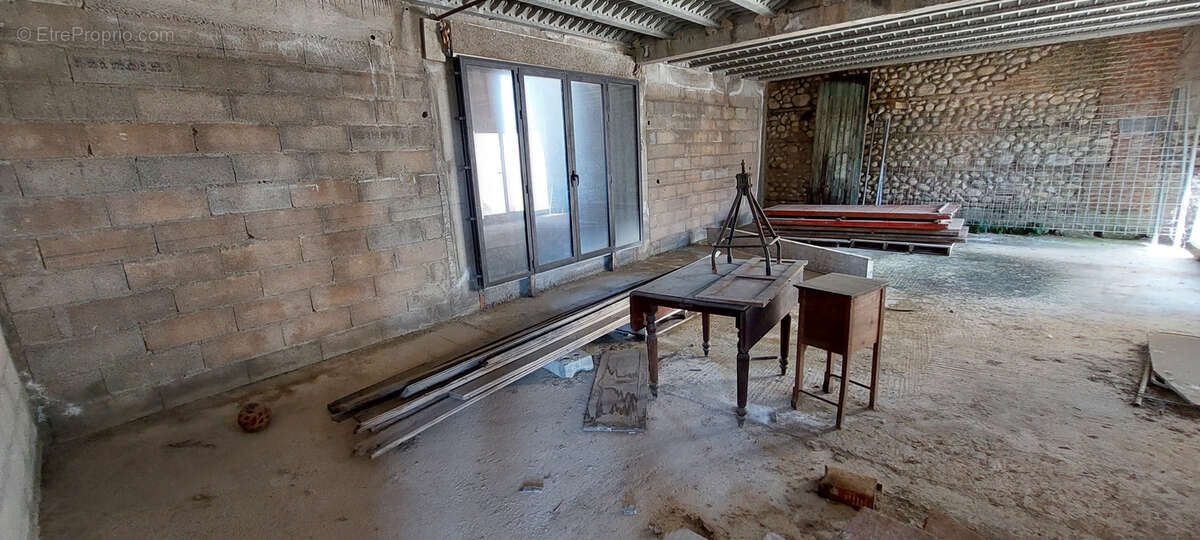 OPPORTUNITE RARE - Immeuble de plus de 1 000 m2 à rénover - photo 8
