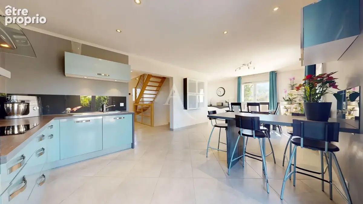 Maison familiale de 179 m² , 5 chambres, grande terrasse et terrain piscinable - photo 3