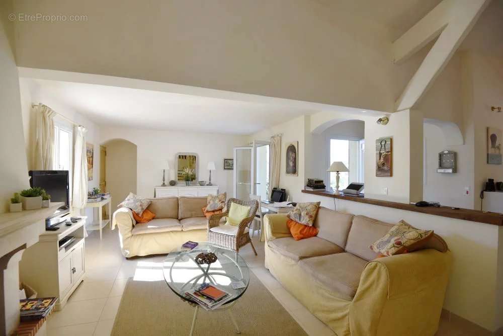 Maison à MONTAUROUX