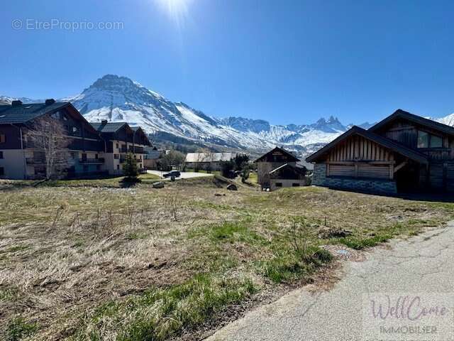 Terrain à ALBIEZ-MONTROND