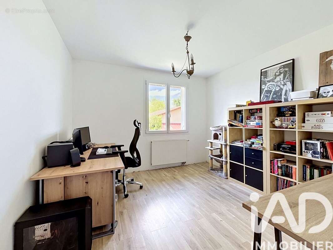 Photo 8
