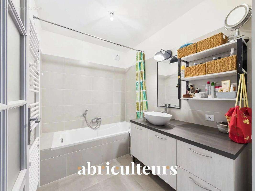 Appartement à PELISSANNE