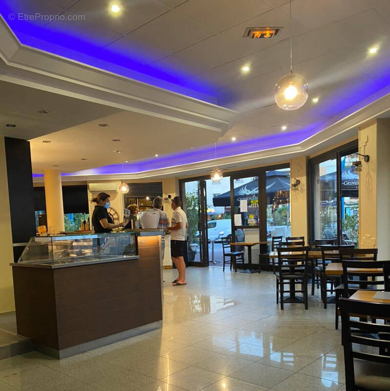 Commerce à MANDELIEU-LA-NAPOULE