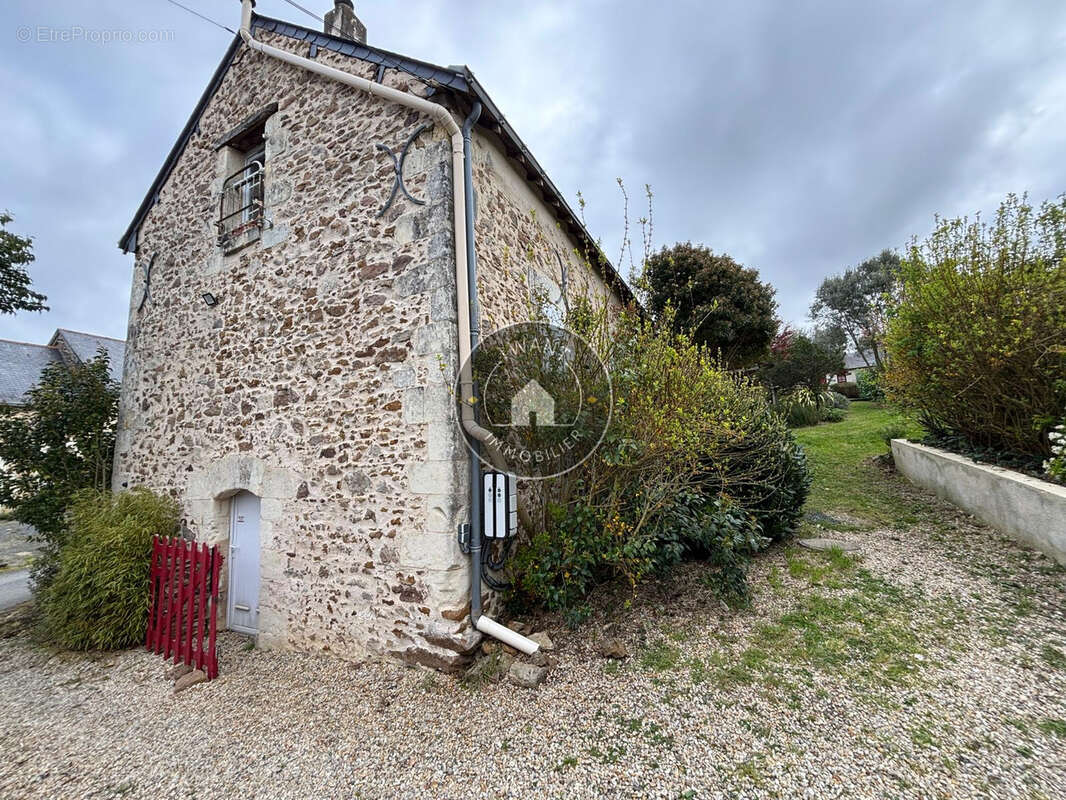 Maison à SAINT-REMY-LA-VARENNE