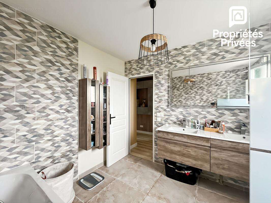 Maison Parempuyre  120m2  Jardin 382m2  Piscine  369 000 - photo 14