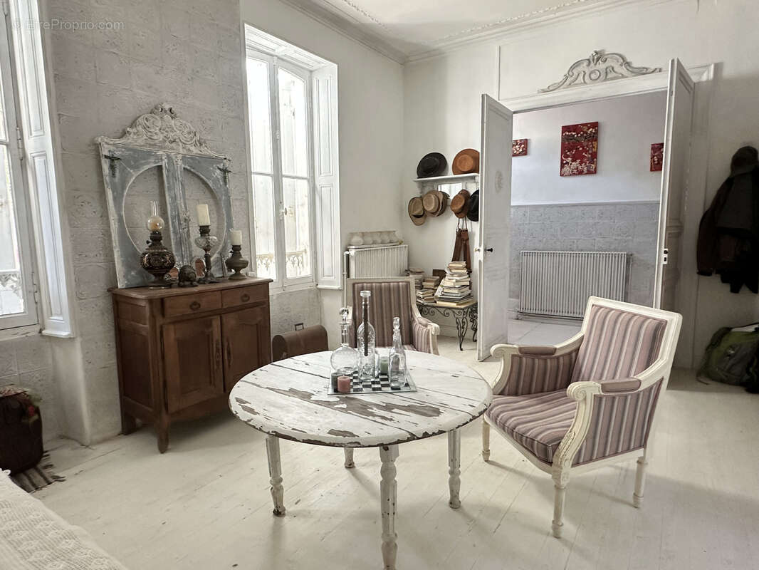 Maison à SAINT-JEAN-D'ANGELY