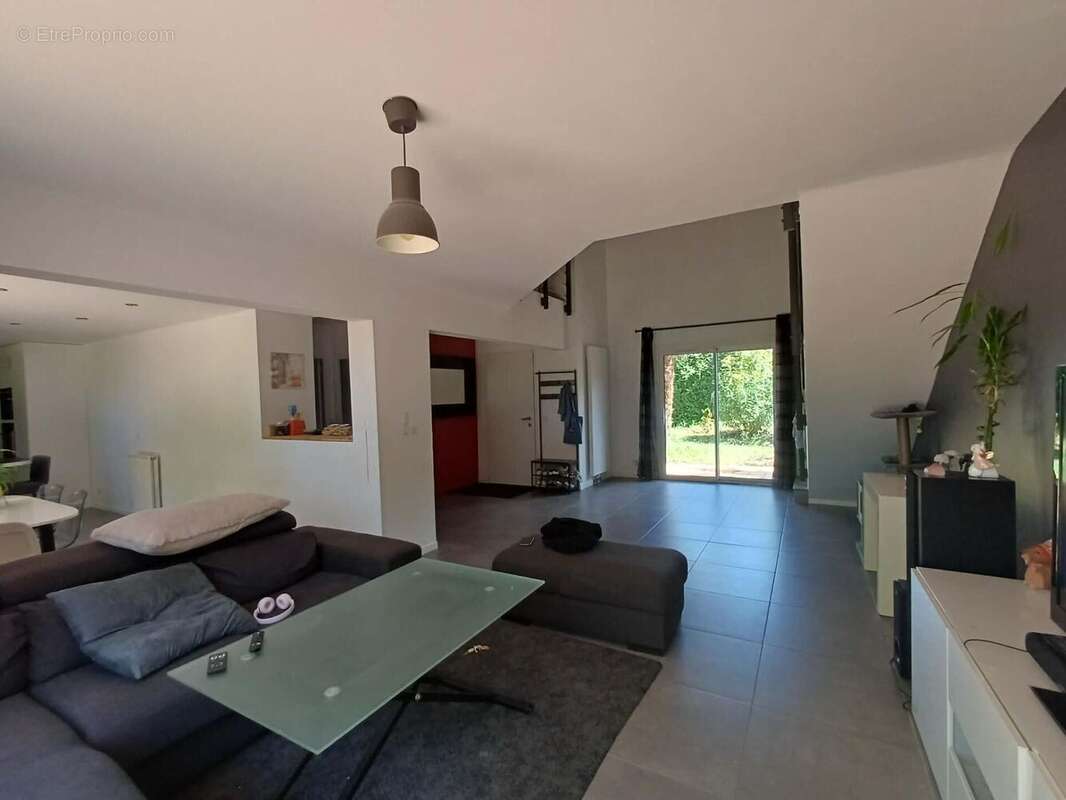 Maison 160 m² à Saint-Pierre-De-Lages  - photo 2